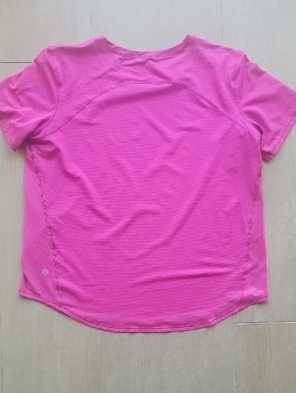 lululemon athletica Short Sleeve Tee Bundle in Black, Red, Hot Pink, Olive - Picture 15 of 16